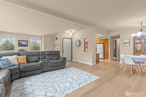 17373 Woodcrest Drive NE Bothell WA 98011