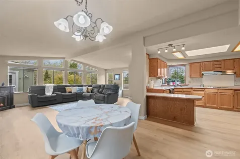 17373 Woodcrest Drive NE Bothell WA 98011