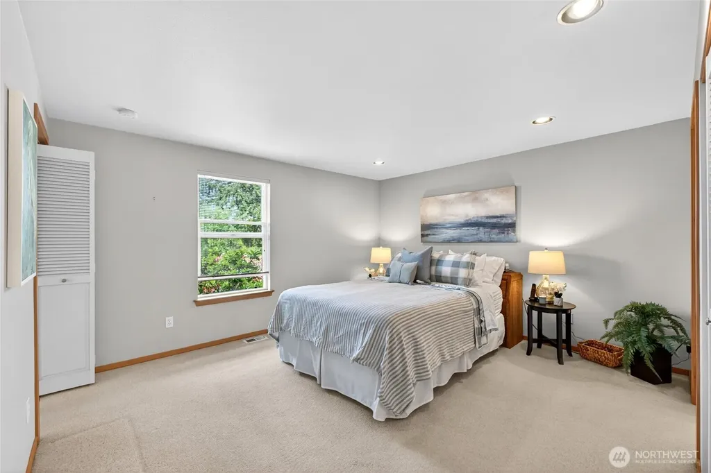 516 Wana Wana Place NE Tacoma WA 98422