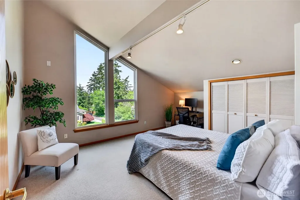 516 Wana Wana Place NE Tacoma WA 98422