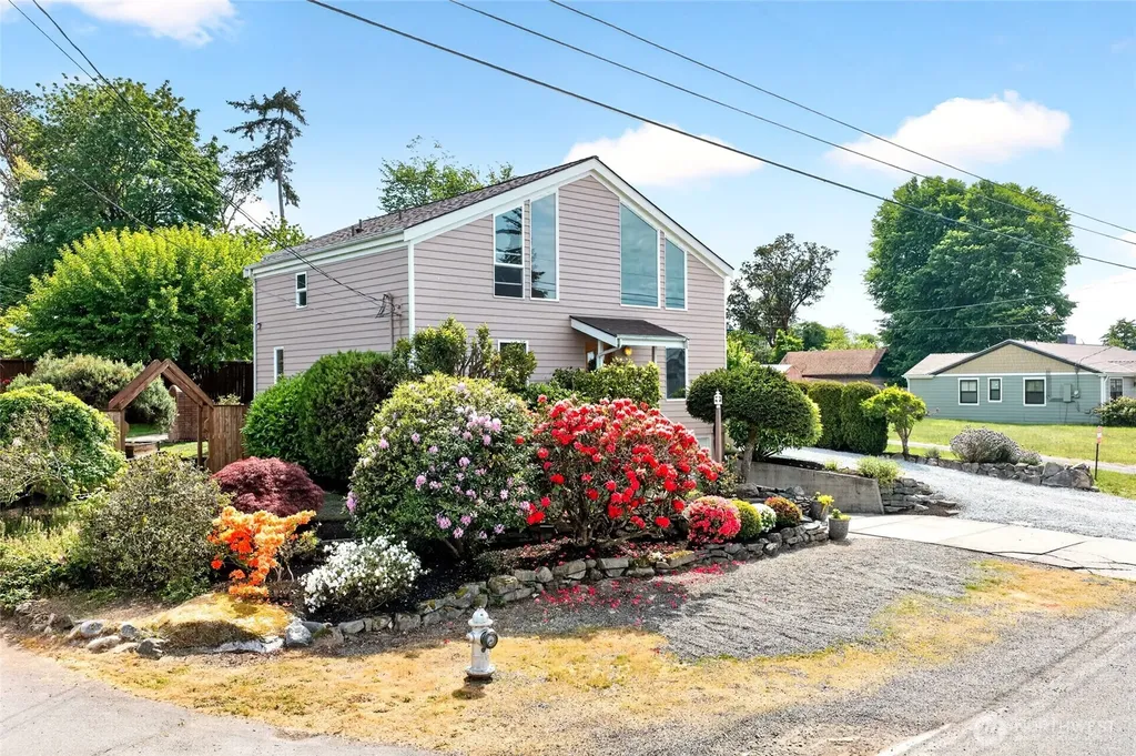 516 Wana Wana Place NE Tacoma WA 98422