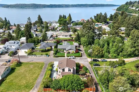 516 Wana Wana Place NE Tacoma WA 98422