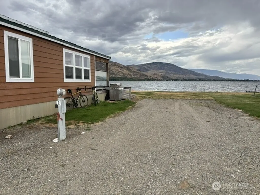 17 Oro Beach Lane Oroville WA 98844