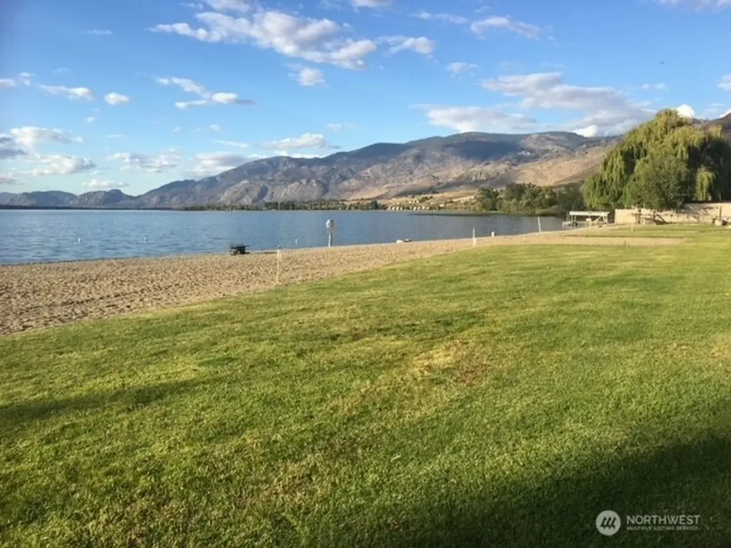 17 Oro Beach Lane Oroville WA 98844