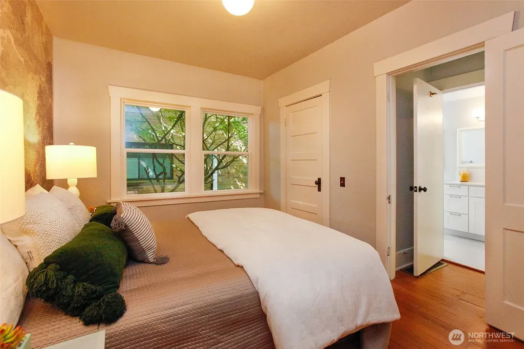6525 23rd Avenue NE Seattle WA 98115