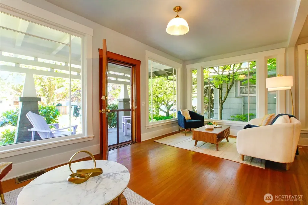 6525 23rd Avenue NE Seattle WA 98115