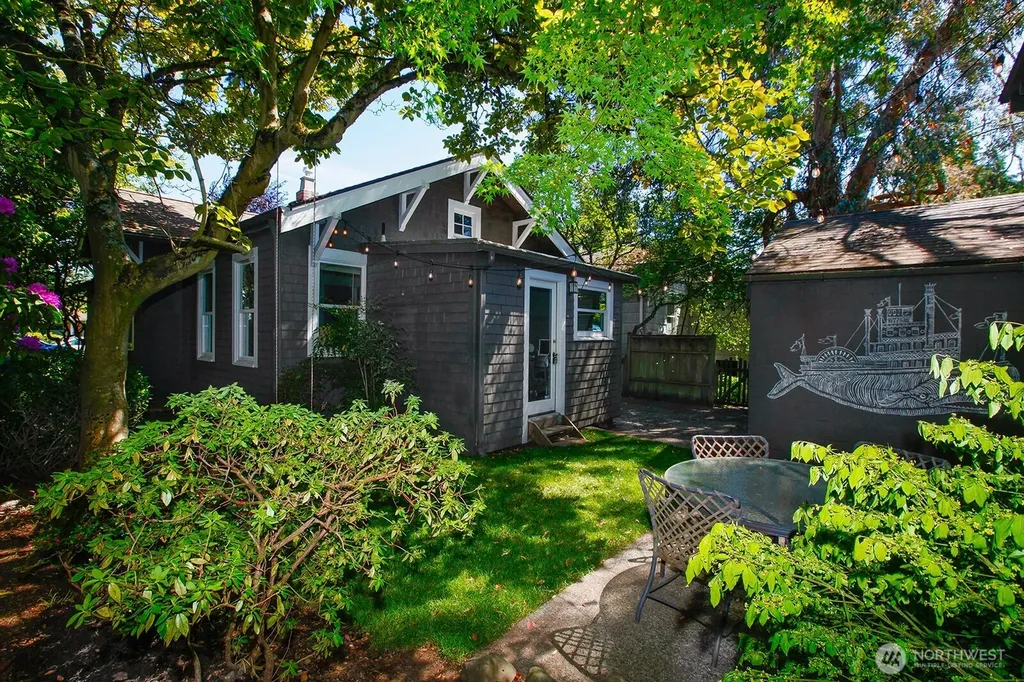 6525 23rd Avenue NE Seattle WA 98115