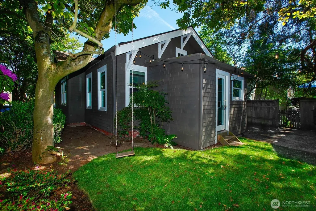 6525 23rd Avenue NE Seattle WA 98115