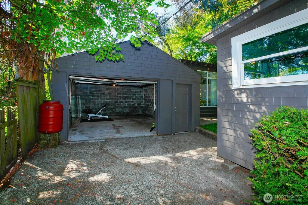 6525 23rd Avenue NE Seattle WA 98115