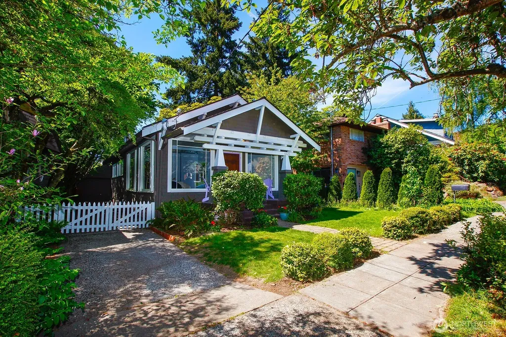 6525 23rd Avenue NE Seattle WA 98115