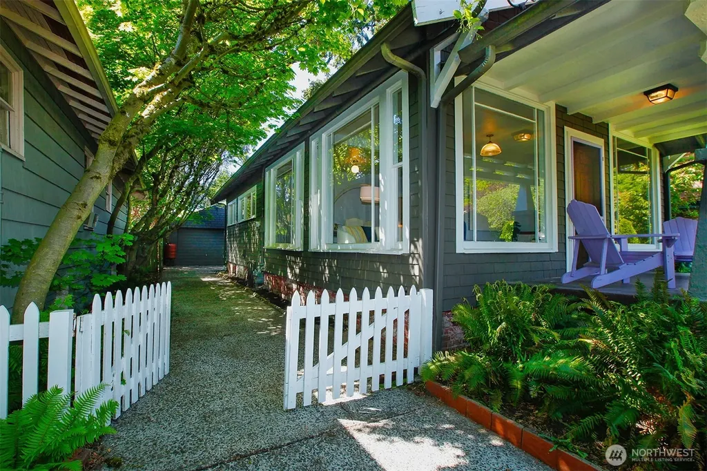 6525 23rd Avenue NE Seattle WA 98115