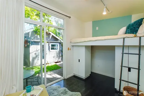 6525 23rd Avenue NE Seattle WA 98115
