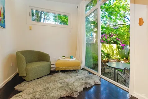 6525 23rd Avenue NE Seattle WA 98115