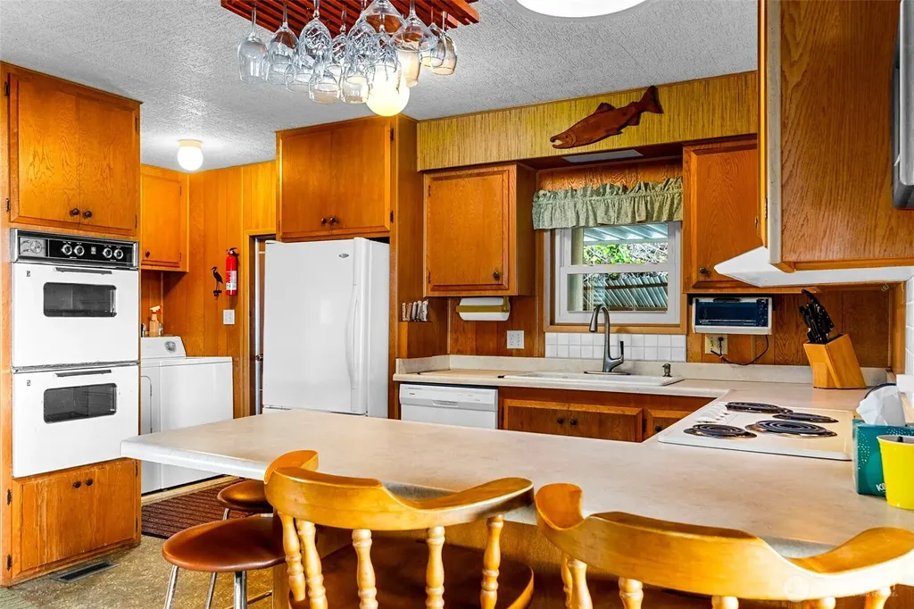 4736 Cooper Point Road NW Olympia WA 98502