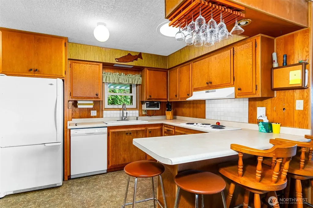 4736 Cooper Point Road NW Olympia WA 98502