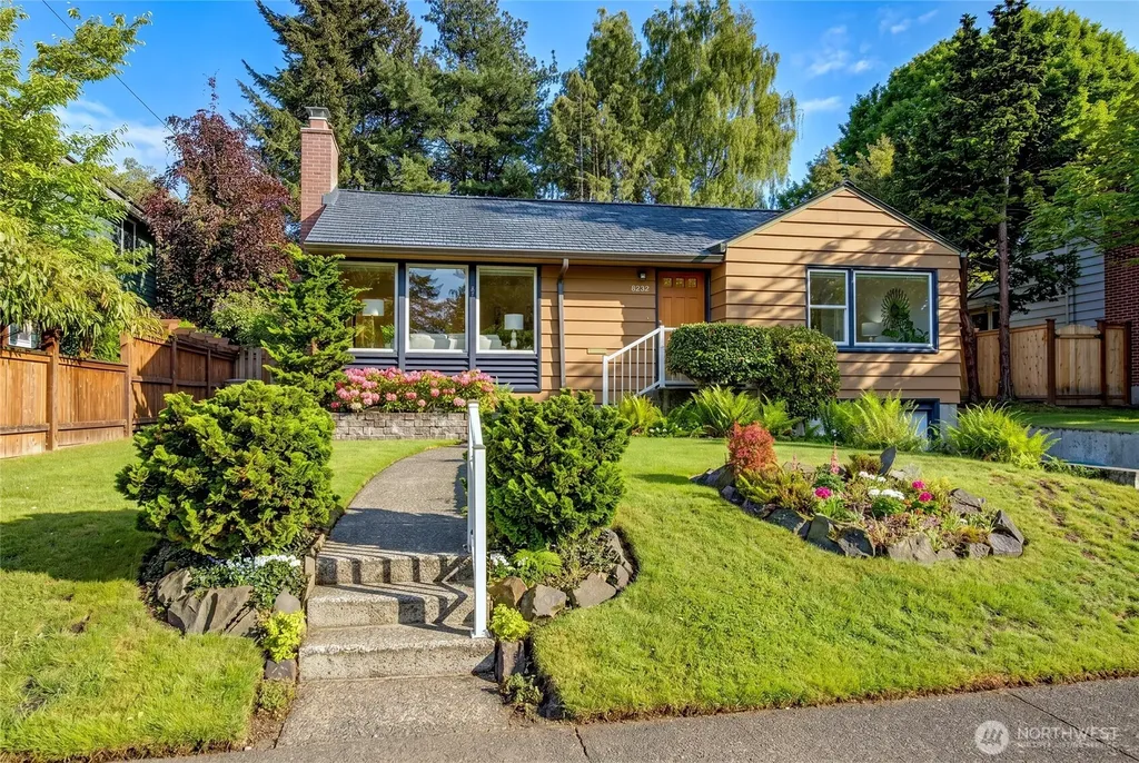 8232 39th Avenue NE Seattle WA 98115