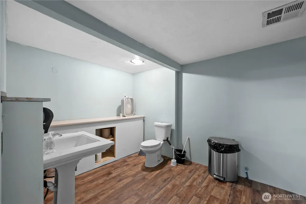 16404 Highway 99 Lynnwood WA 98037
