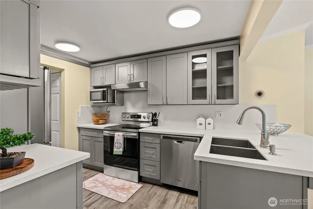 12618 100th Lane NE Kirkland WA 98034