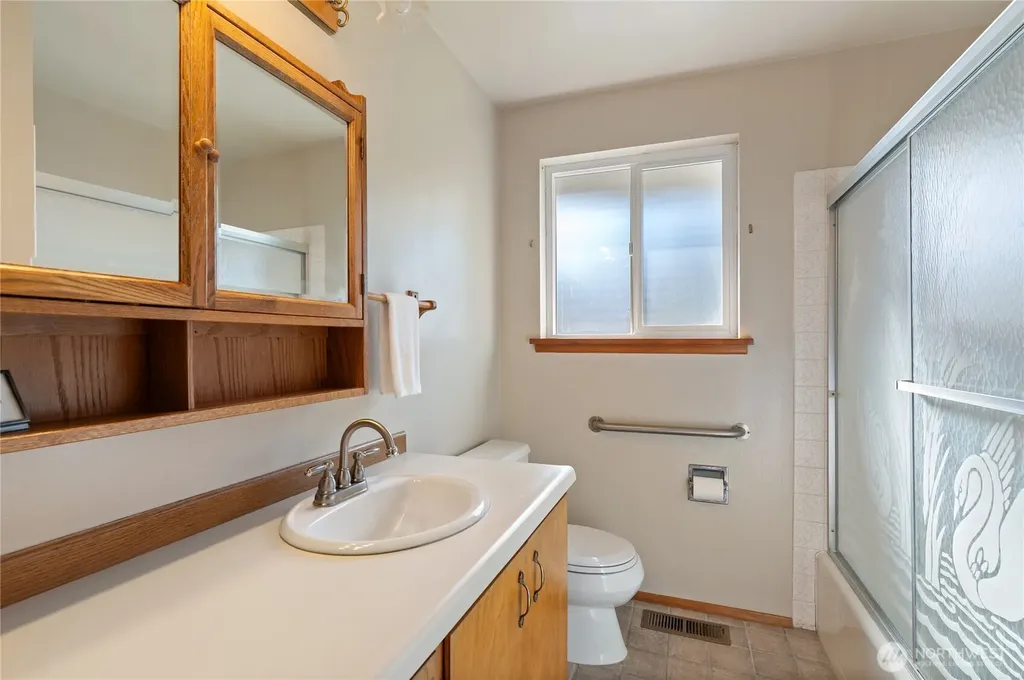 18390 E State Route 3 Allyn WA 98524