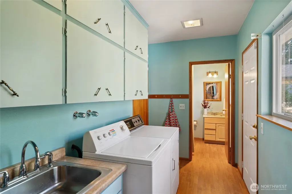 18390 E State Route 3 Allyn WA 98524