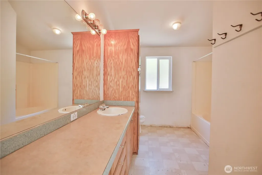 4717 Hansen Drive Clinton WA 98236