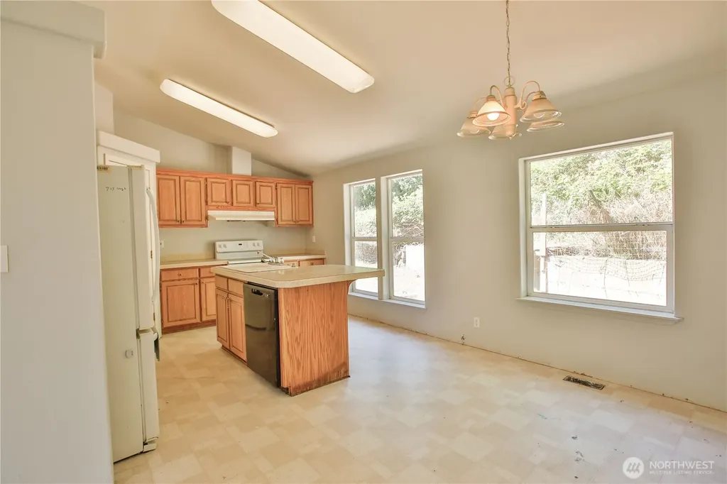 4717 Hansen Drive Clinton WA 98236