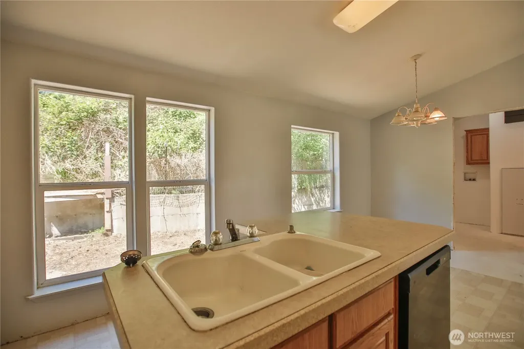 4717 Hansen Drive Clinton WA 98236