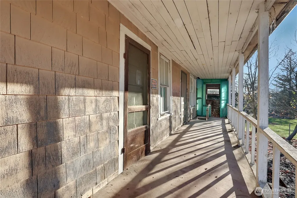 32910 5th Avenue Black Diamond WA 98010