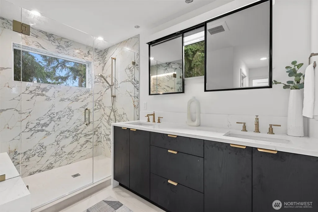 5446 40th Avenue SW Seattle WA 98136