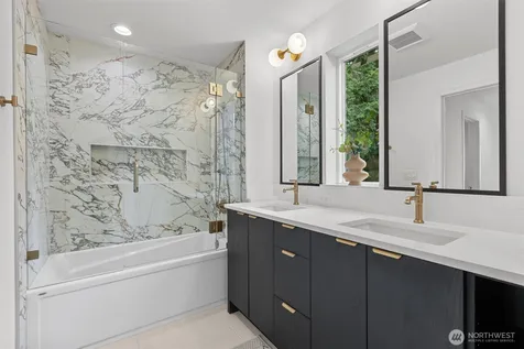 5446 40th Avenue SW Seattle WA 98136