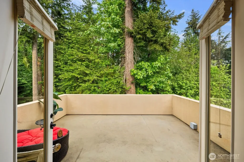 2010 222nd Avenue SE Sammamish WA 98075