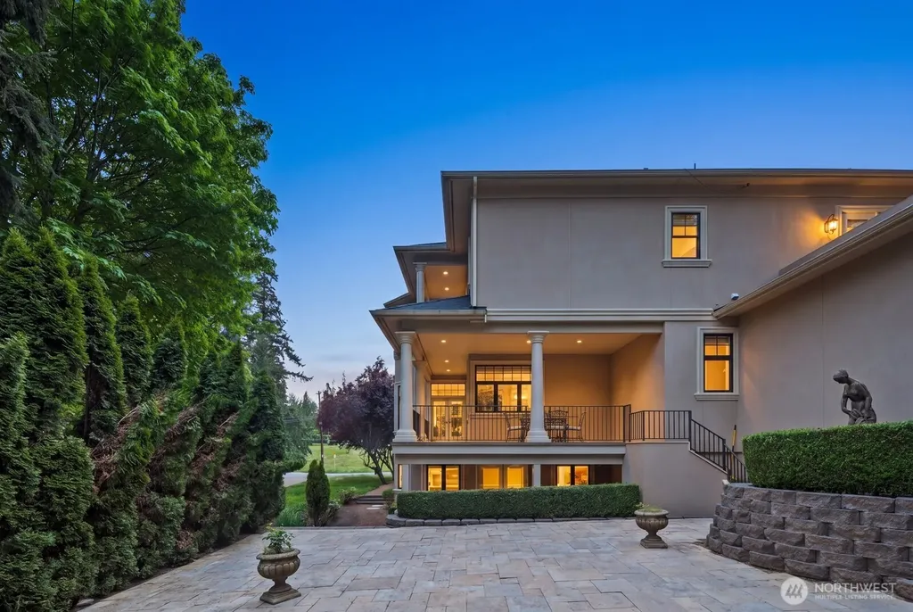 2010 222nd Avenue SE Sammamish WA 98075