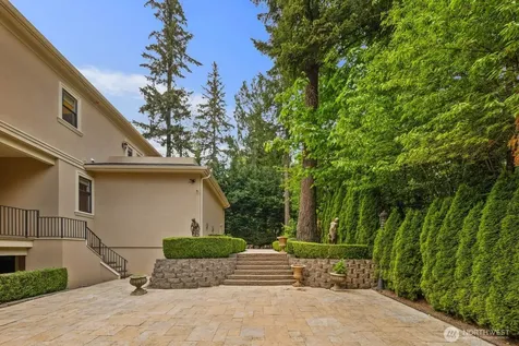 2010 222nd Avenue SE Sammamish WA 98075