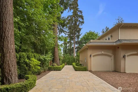 2010 222nd Avenue SE Sammamish WA 98075