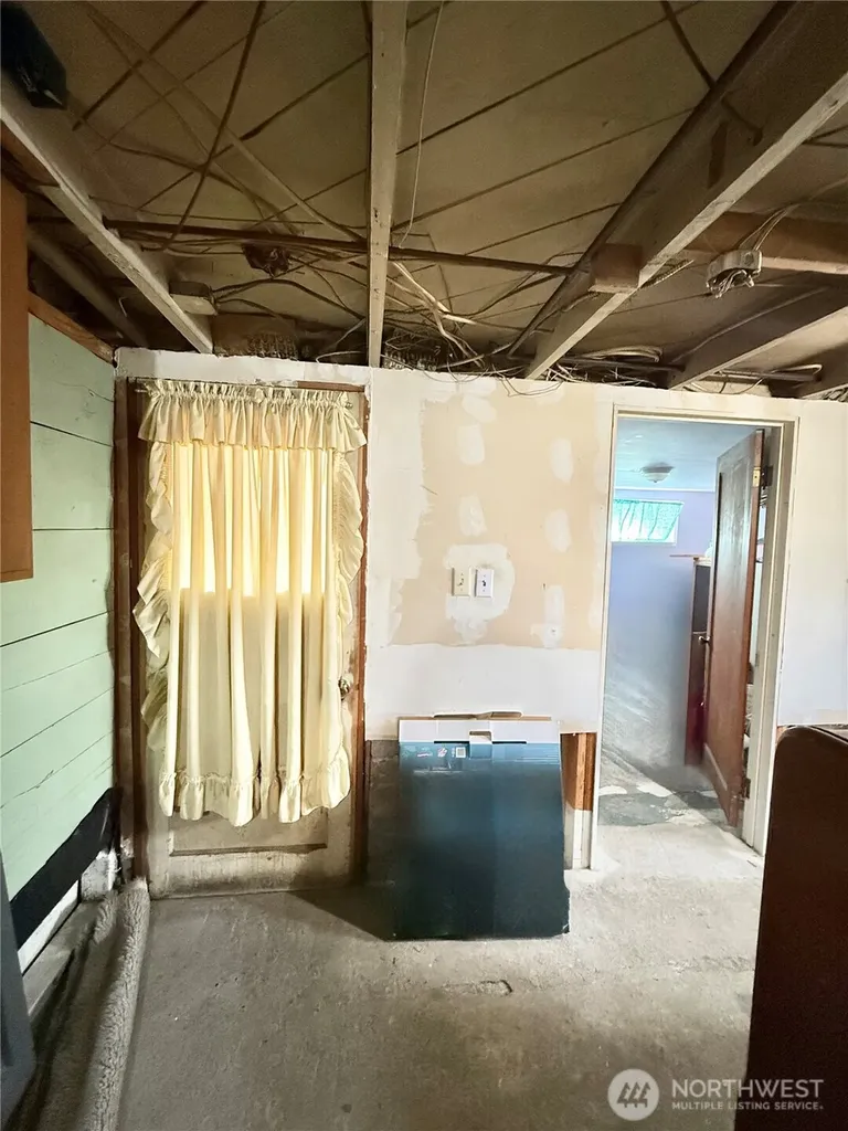 213 Bartlett Avenue E Omak WA 98841
