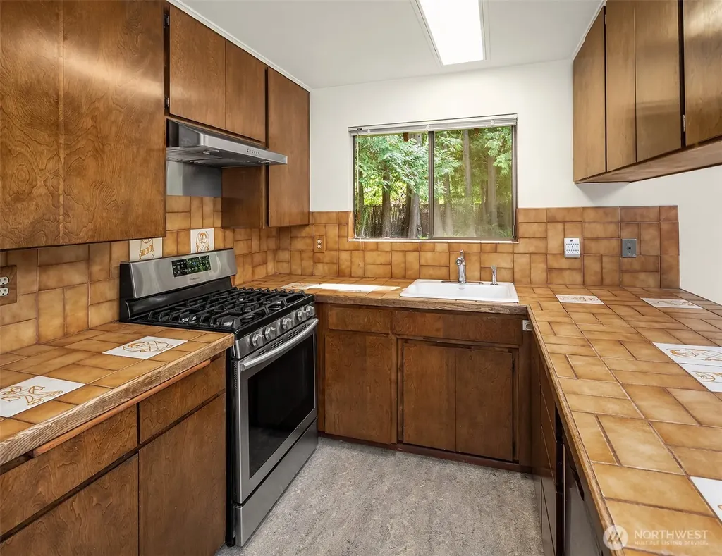 5709 80th Avenue SE Mercer Island WA 98040