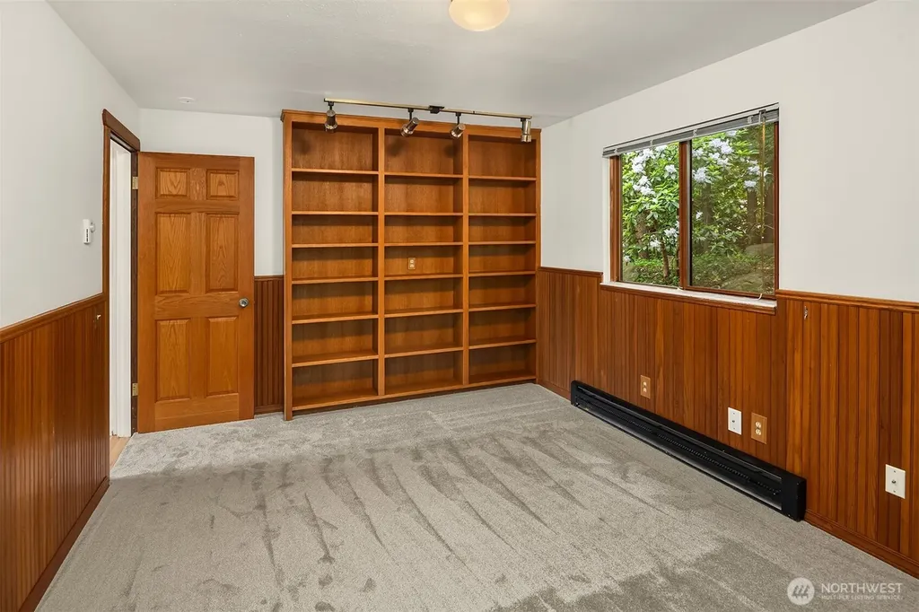 5709 80th Avenue SE Mercer Island WA 98040