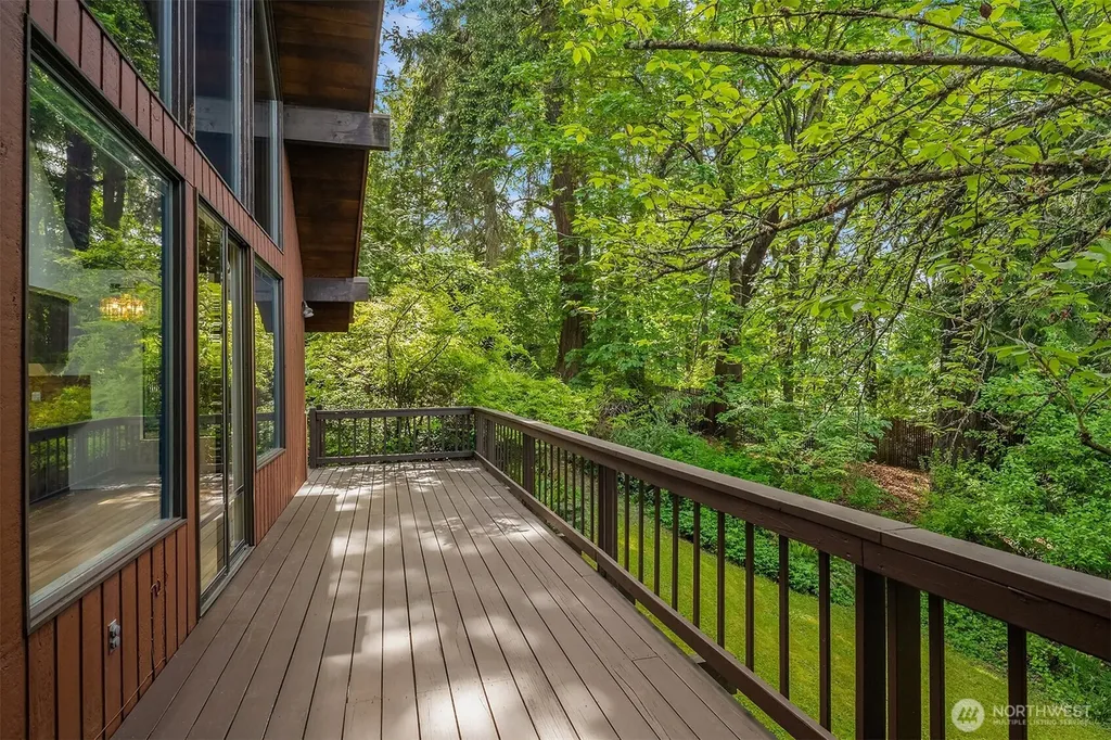 5709 80th Avenue SE Mercer Island WA 98040