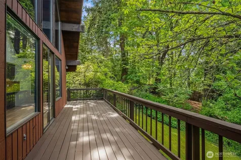 5709 80th Avenue SE Mercer Island WA 98040