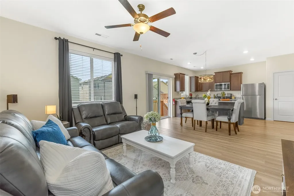 1228 W 16th Avenue La Center WA 98629