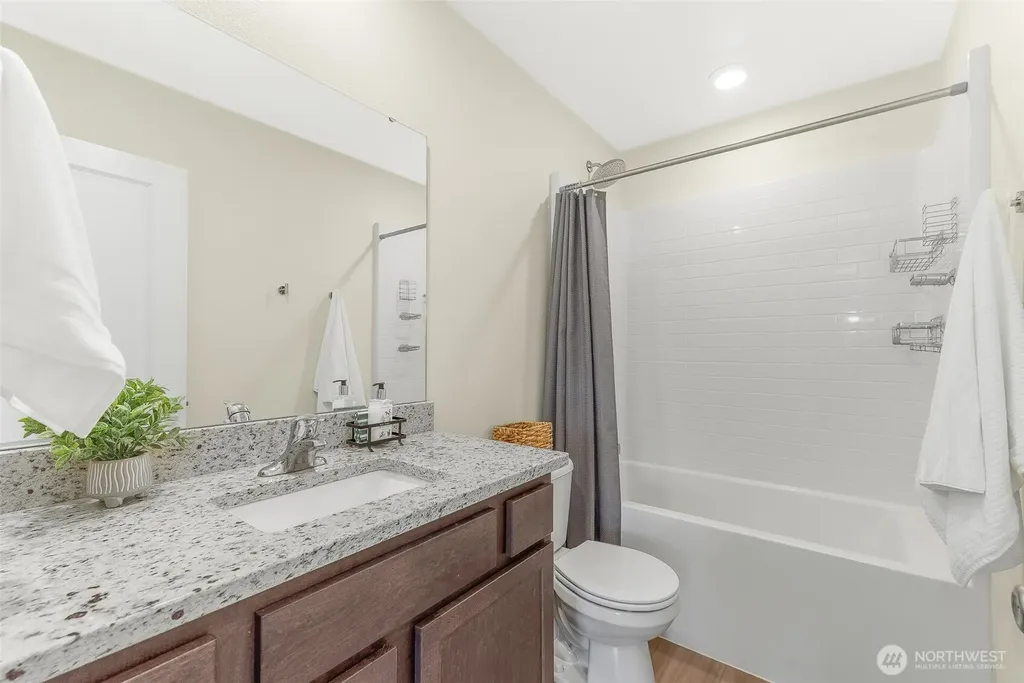 1228 W 16th Avenue La Center WA 98629