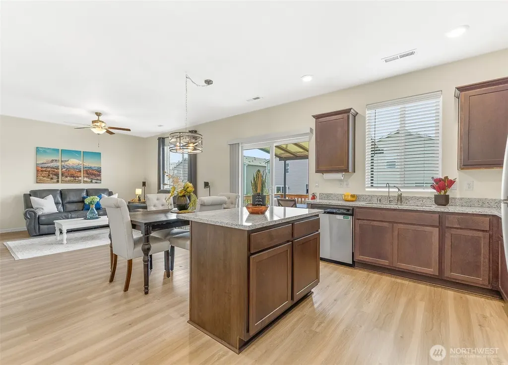 1228 W 16th Avenue La Center WA 98629