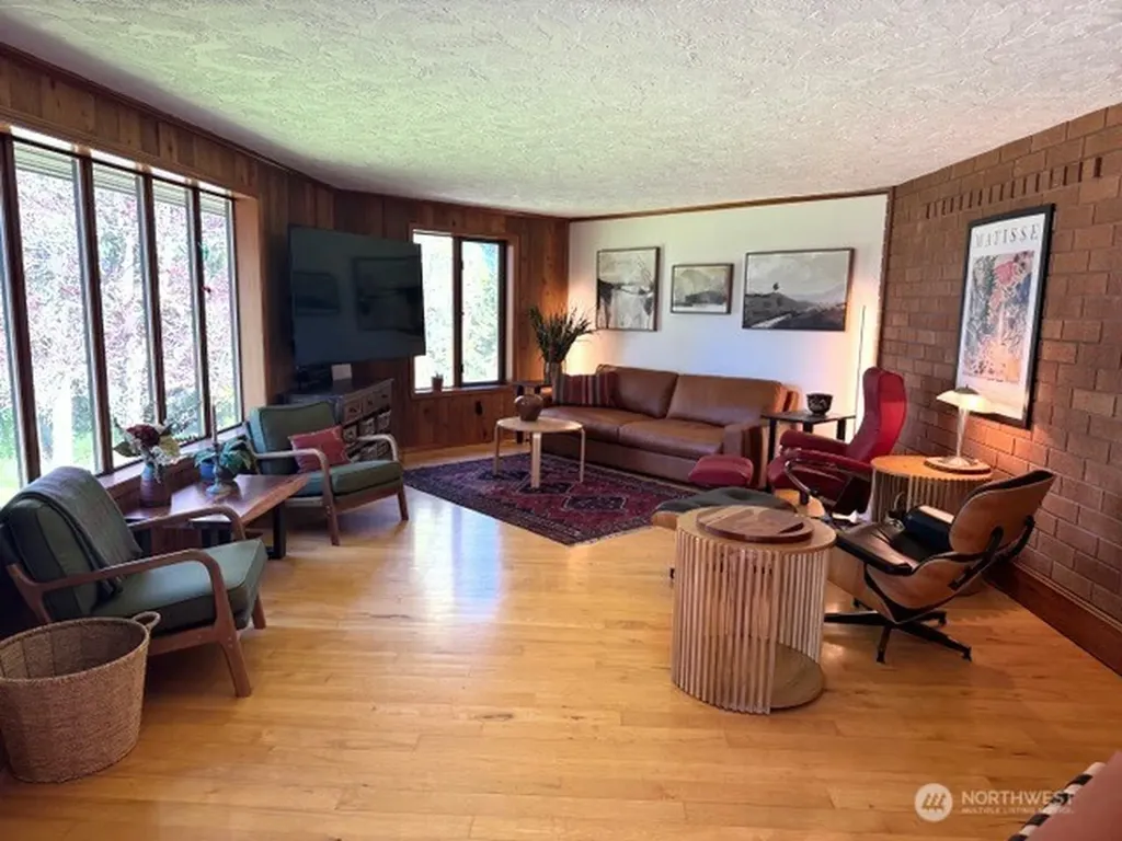 94 Raccoon Road Sequim WA 98382