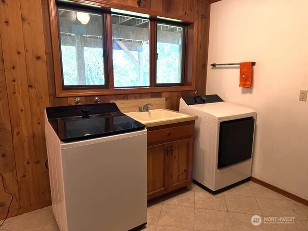 94 Raccoon Road Sequim WA 98382