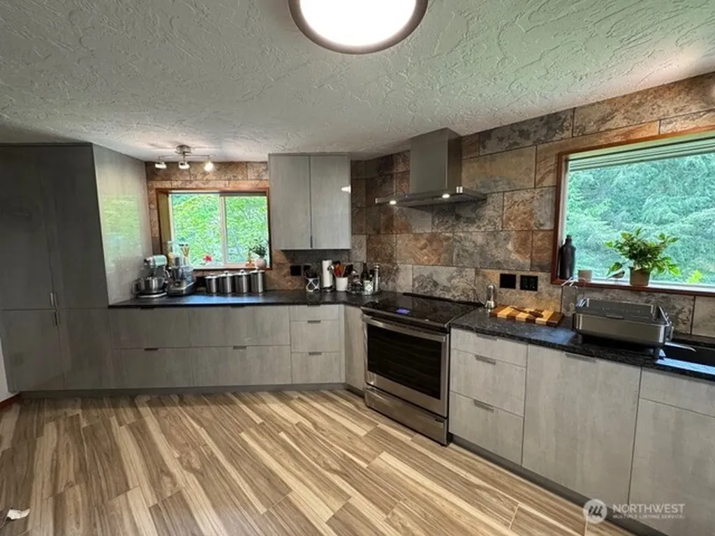 94 Raccoon Road Sequim WA 98382