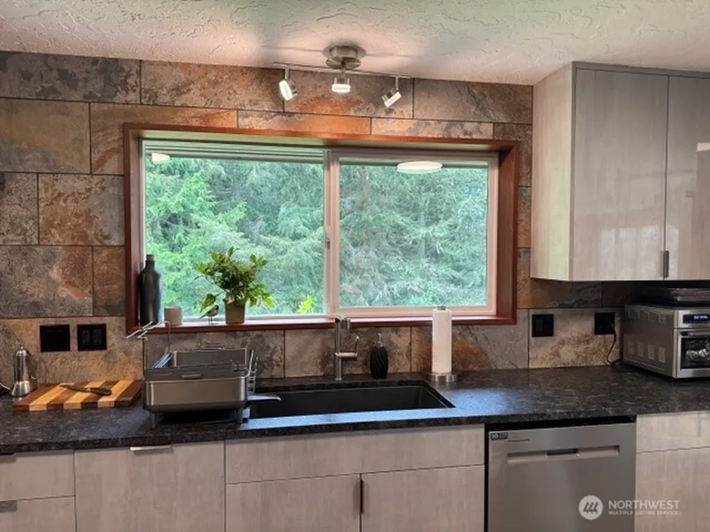94 Raccoon Road Sequim WA 98382