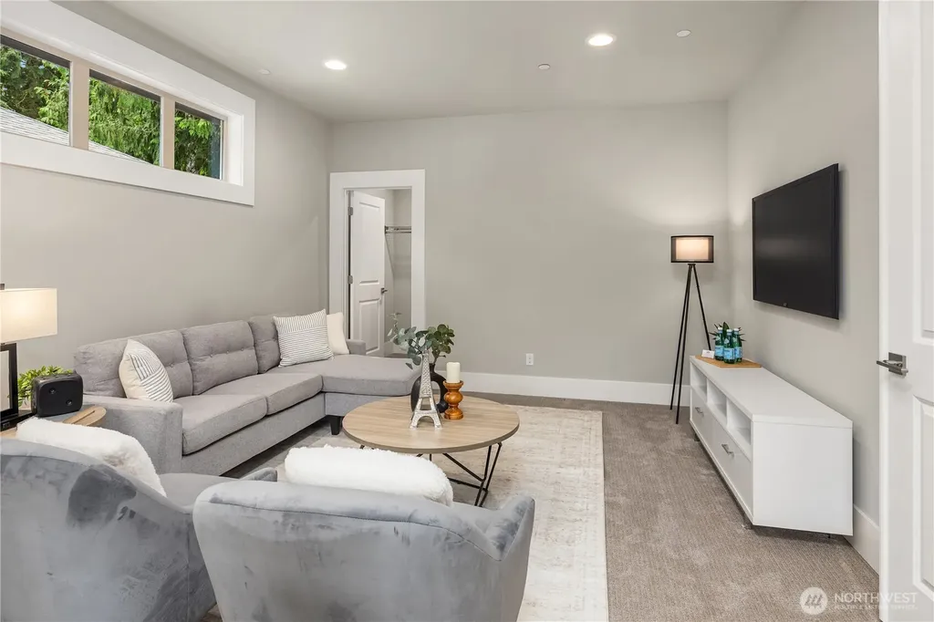 22277 NE 3rd Court Sammamish WA 98074