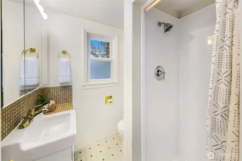 15545 8th Avenue NE Shoreline WA 98155
