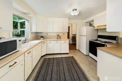 15545 8th Avenue NE Shoreline WA 98155