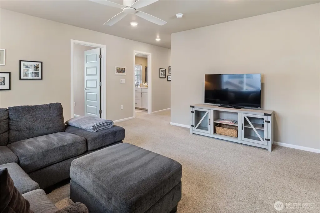 17525 Crossing Drive E Puyallup WA 98374